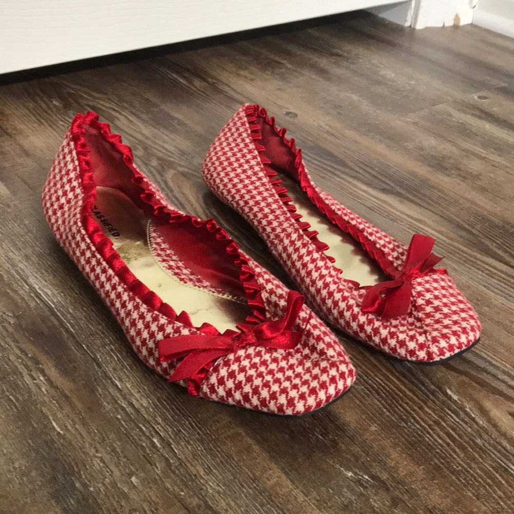 Women’s Red Houndstooth Flats